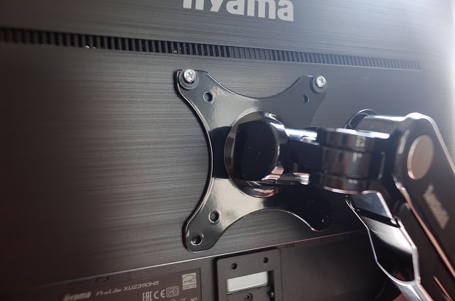 D8Dにモニター固定