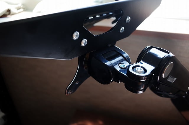 GIBBON MOUNTS ラップトップホルダーの取り付け