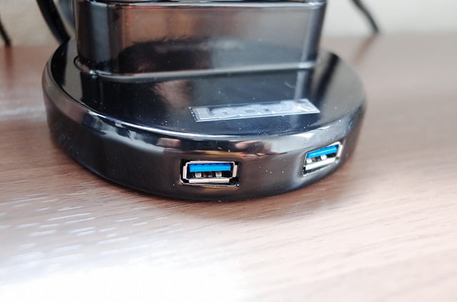 「D8D」はUSBポート付き