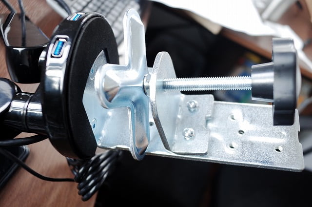 クランプ式の固定方法