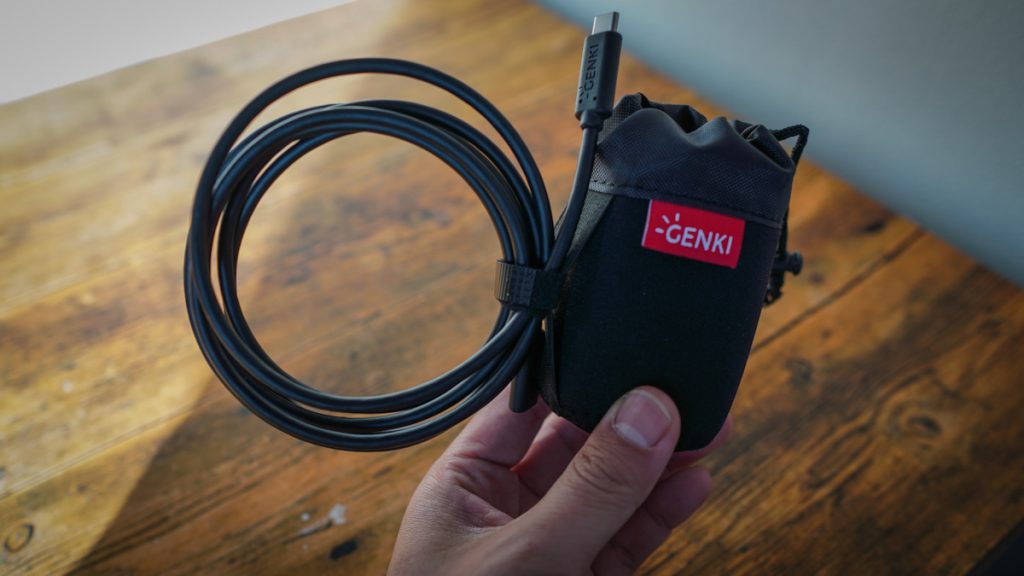 GENKI Dockの収納ポーチとケーブル