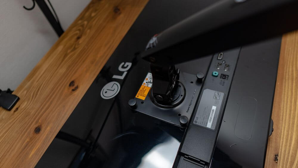 AmazonベーシックのモニターアームのVESA規格は75,100mmに対応