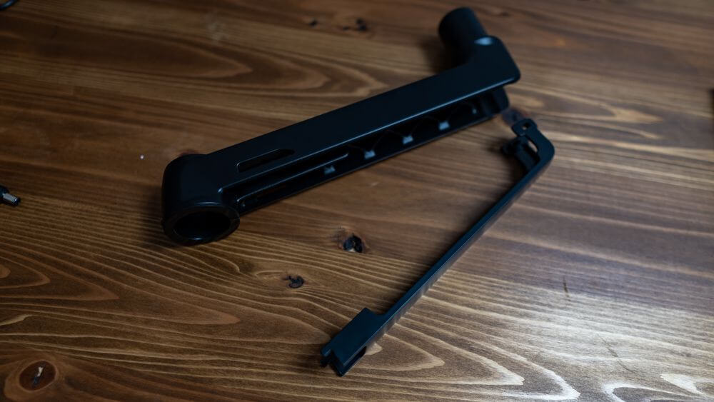 Amazonベーシックモニターのアーム