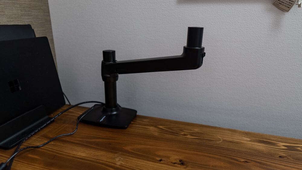 Amazonベーシックモニターのアーム